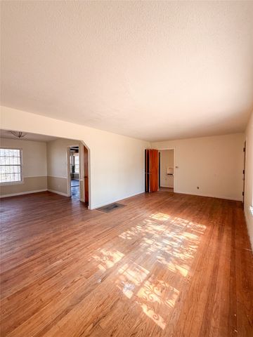 6213 Latta Street, Dallas, TX 75227