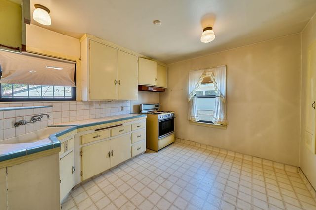 3372 65th St, Sacramento, CA 95820