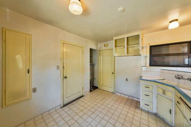 3372 65th St, Sacramento, CA 95820