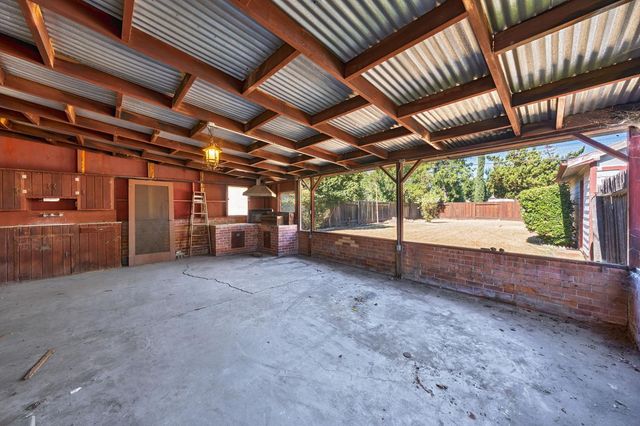 3372 65th St, Sacramento, CA 95820