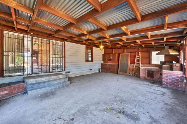 3372 65th St, Sacramento, CA 95820