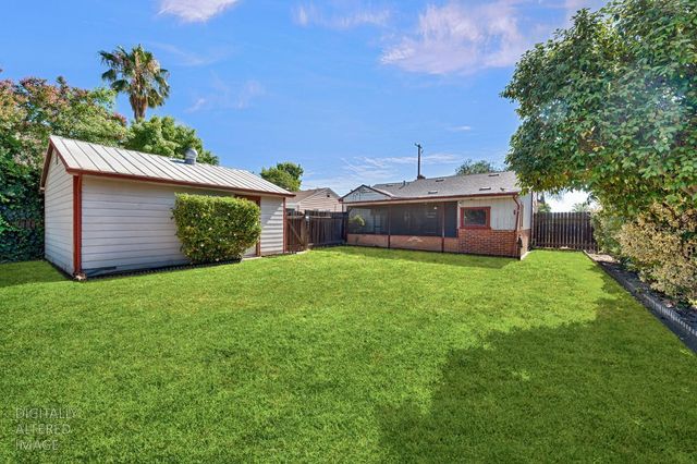 3372 65th St, Sacramento, CA 95820
