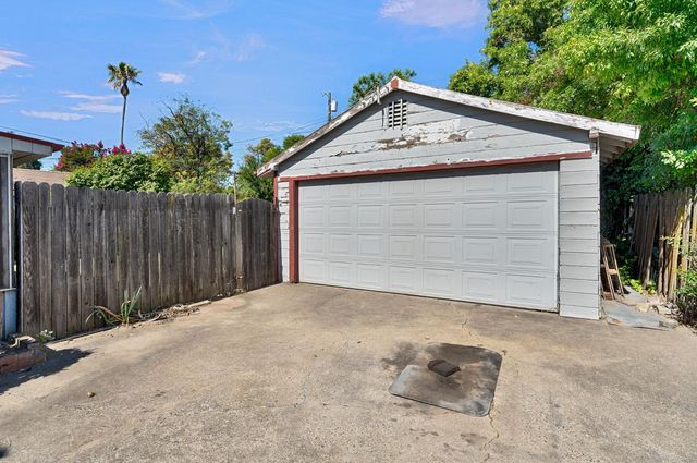 3372 65th St, Sacramento, CA 95820
