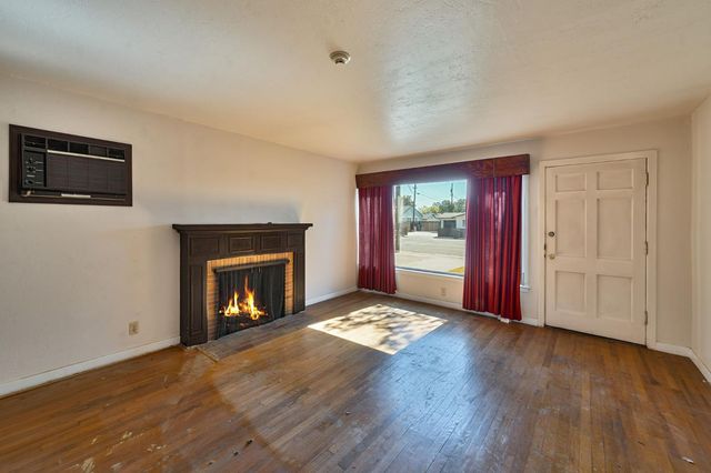 3372 65th St, Sacramento, CA 95820
