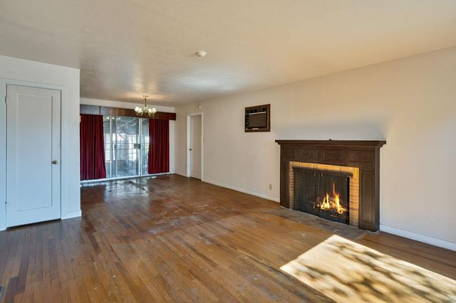 3372 65th St, Sacramento, CA 95820