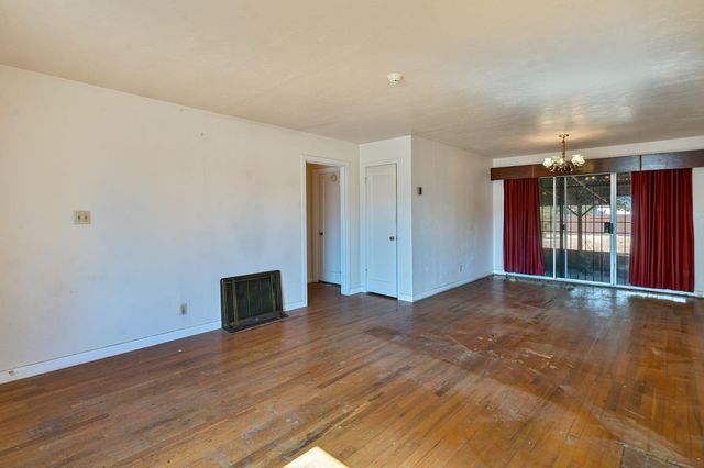 3372 65th St, Sacramento, CA 95820