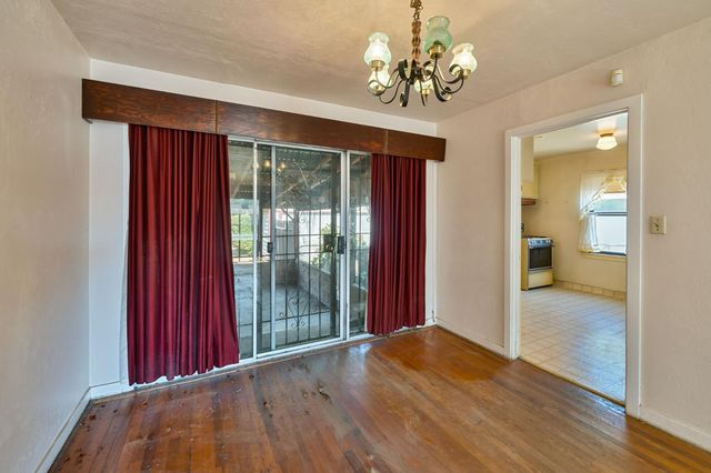 3372 65th St, Sacramento, CA 95820