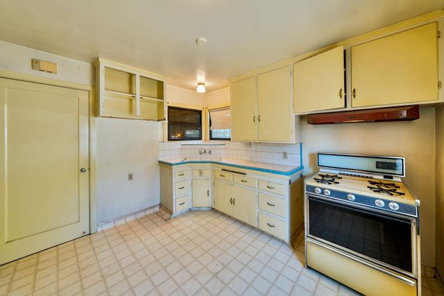 3372 65th St, Sacramento, CA 95820