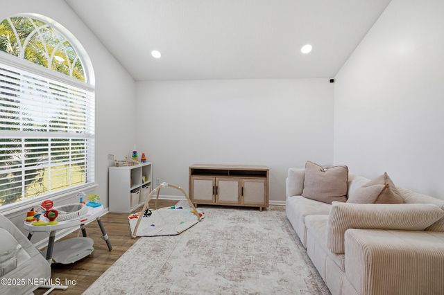 12390 TROPIC Drive, Jacksonville, FL 32225