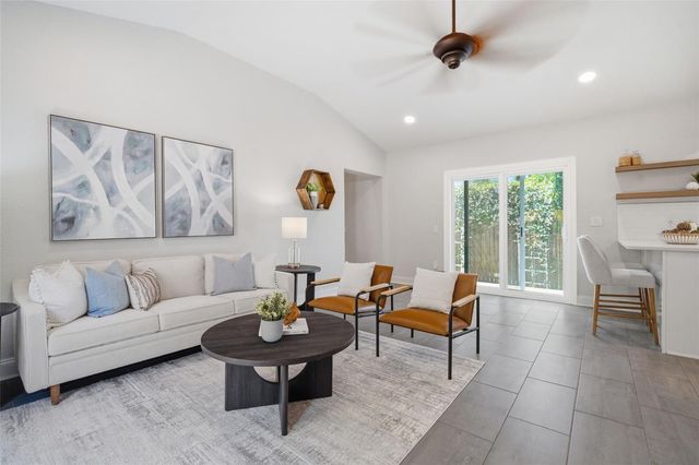 3105 JACKSON STREET N, St Petersburg, FL 33704
