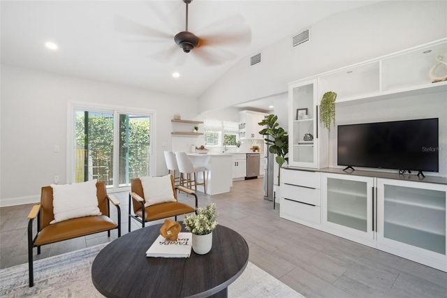 3105 JACKSON STREET N, St Petersburg, FL 33704