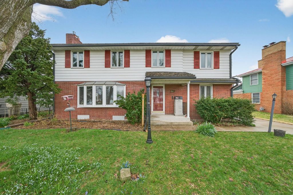 1604 Hoover Avenue, South Bend, IN 46615