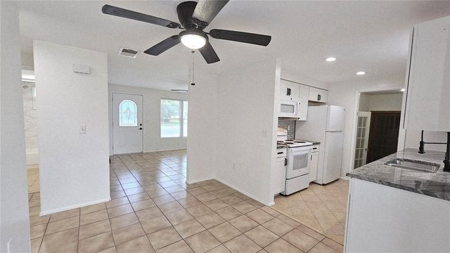 284 ROTONDA BOULEVARD W, Rotonda West, FL 33947