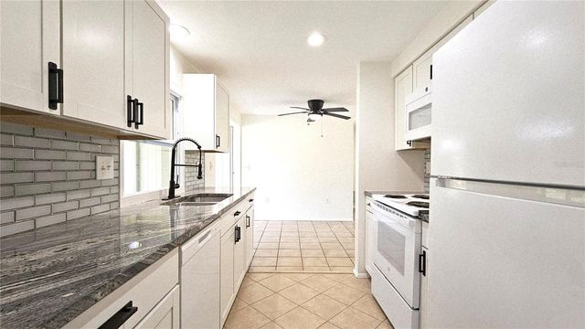 284 ROTONDA BOULEVARD W, Rotonda West, FL 33947