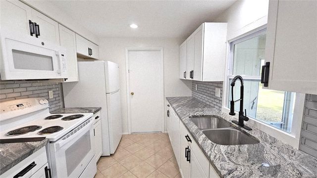 284 ROTONDA BOULEVARD W, Rotonda West, FL 33947