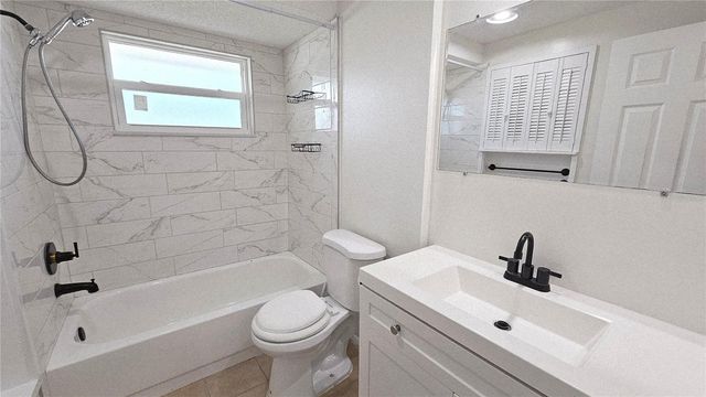 284 ROTONDA BOULEVARD W, Rotonda West, FL 33947