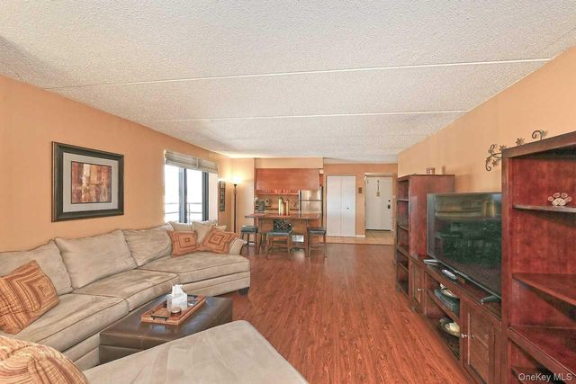 725 Miller Avenue 235, Freeport, NY 11520