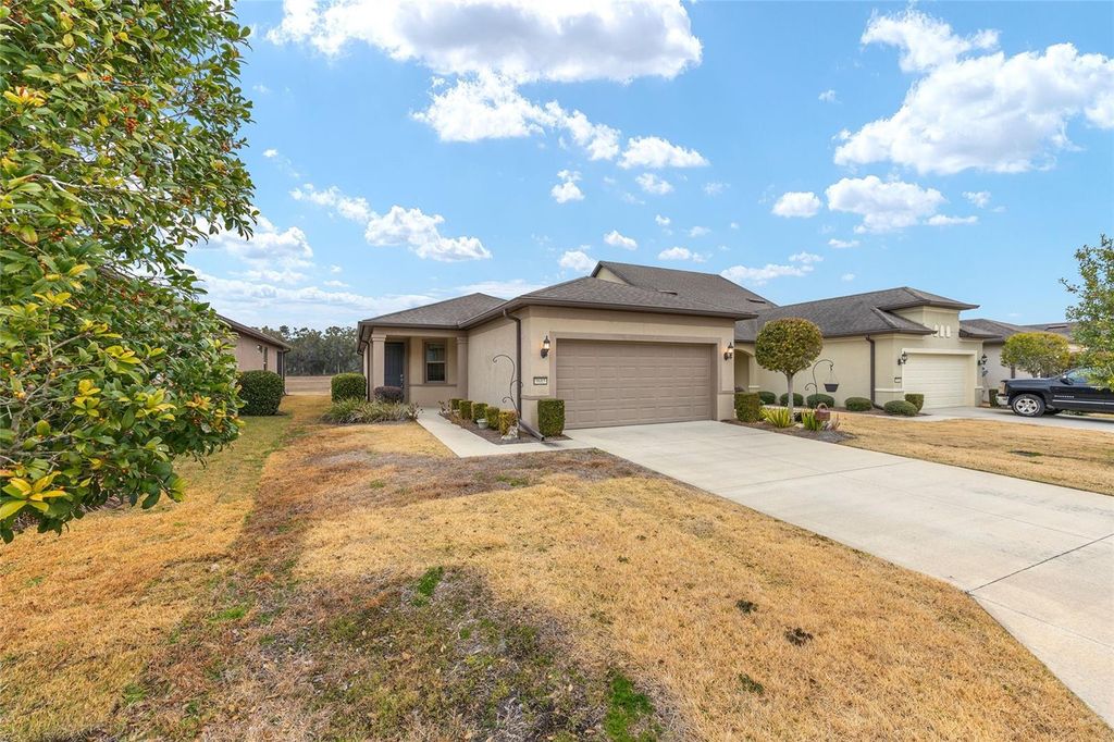 Image 4 of property listing at 9685 SW 63RD LOOP, Ocala, FL 34481