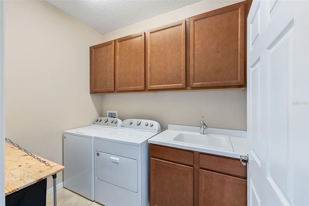 Image 35 of property listing at 9685 SW 63RD LOOP, Ocala, FL 34481