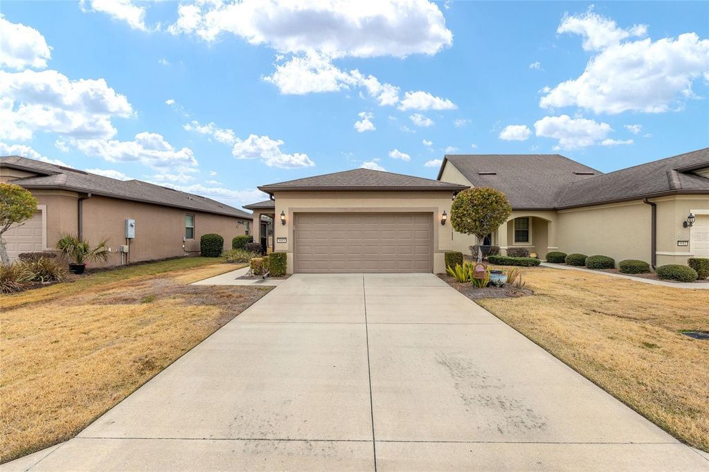 Image 5 of property listing at 9685 SW 63RD LOOP, Ocala, FL 34481