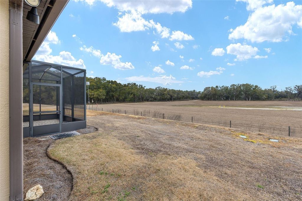 Image 8 of property listing at 9685 SW 63RD LOOP, Ocala, FL 34481