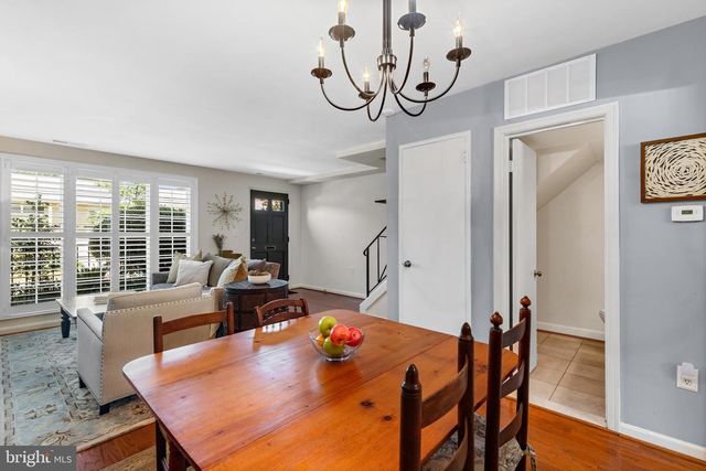 2511 N DEARING ST, Alexandria, VA 22302