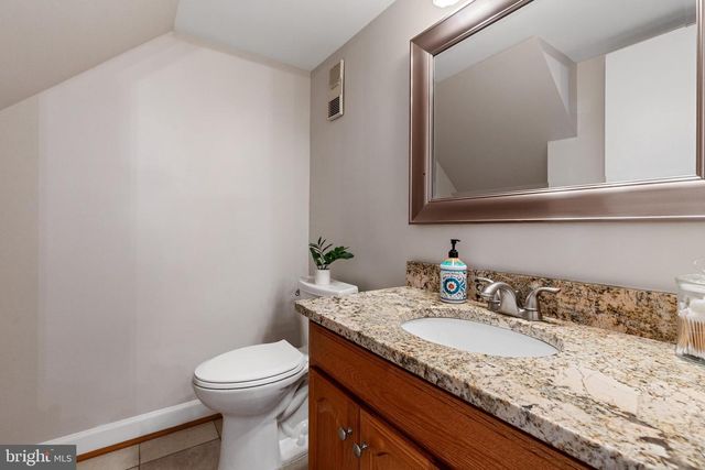2511 N DEARING ST, Alexandria, VA 22302