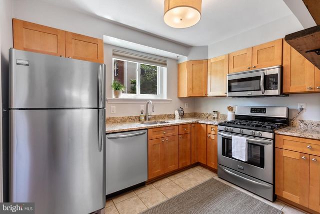 2511 N DEARING ST, Alexandria, VA 22302