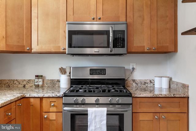 2511 N DEARING ST, Alexandria, VA 22302