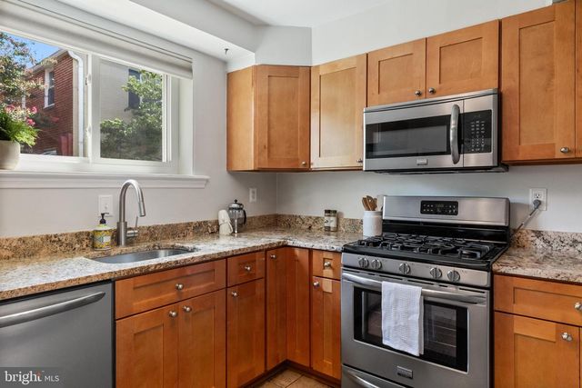 2511 N DEARING ST, Alexandria, VA 22302