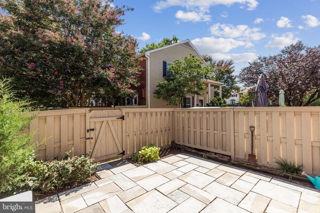 2511 N DEARING ST, Alexandria, VA 22302
