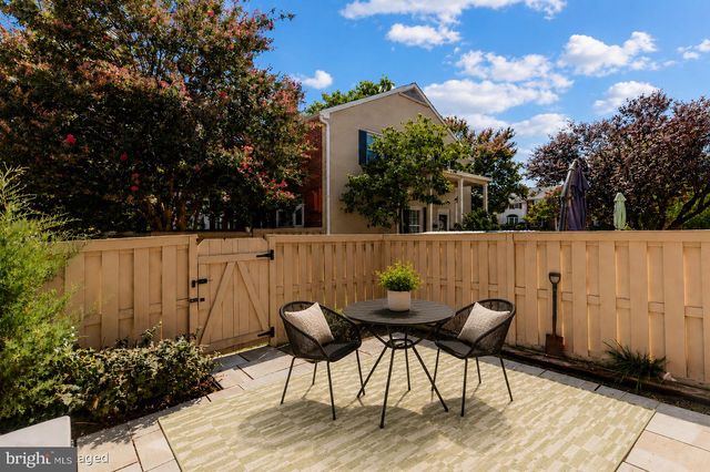 2511 N DEARING ST, Alexandria, VA 22302