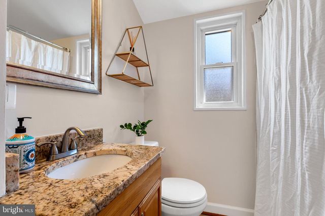 2511 N DEARING ST, Alexandria, VA 22302
