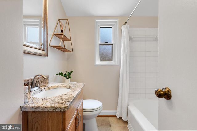 2511 N DEARING ST, Alexandria, VA 22302