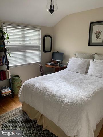 2511 N DEARING ST, Alexandria, VA 22302