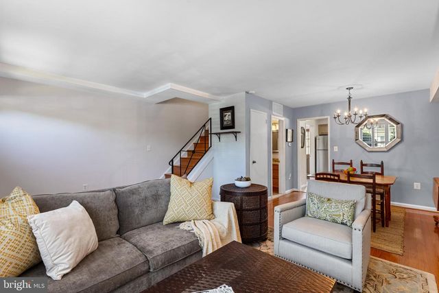 2511 N DEARING ST, Alexandria, VA 22302