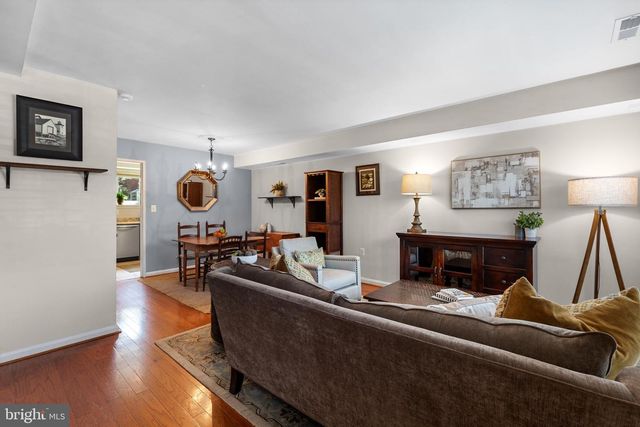 2511 N DEARING ST, Alexandria, VA 22302