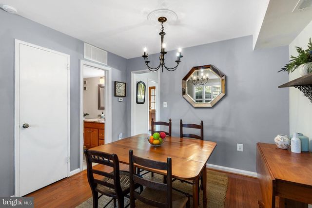 2511 N DEARING ST, Alexandria, VA 22302