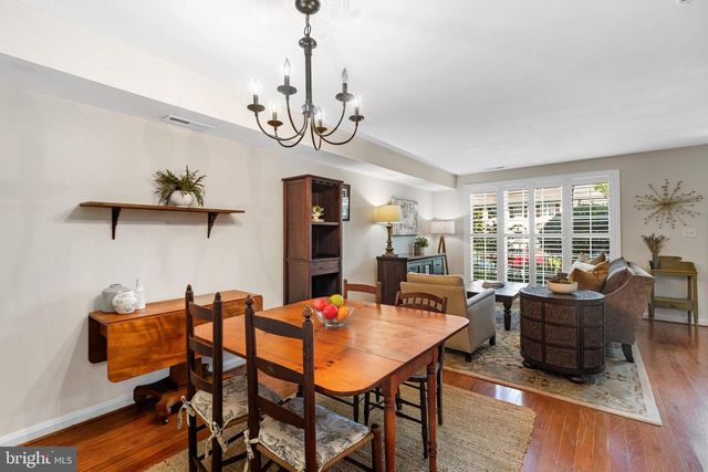 2511 N DEARING ST, Alexandria, VA 22302