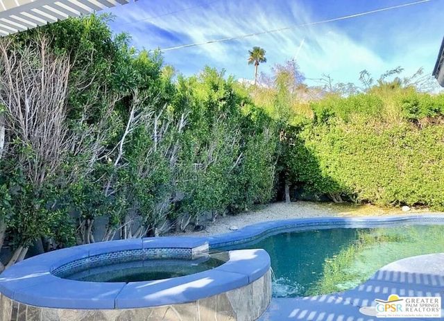 123 W San Carlos Road, Palm Springs, CA 92262