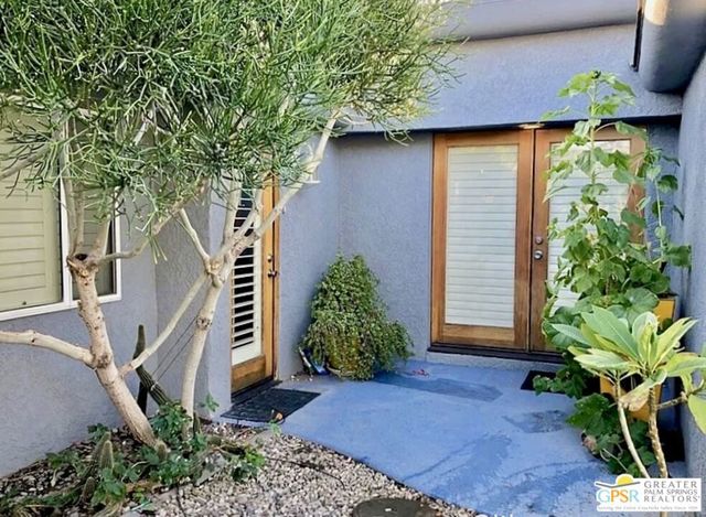 123 W San Carlos Road, Palm Springs, CA 92262