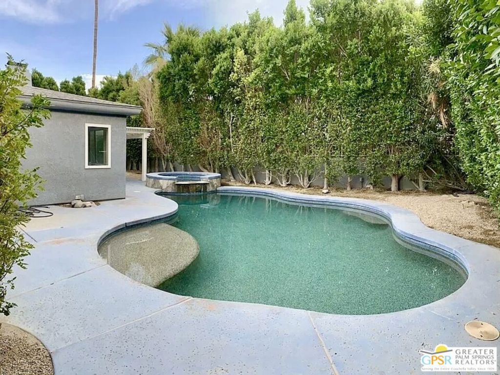 123 W San Carlos Road, Palm Springs, CA 92262
