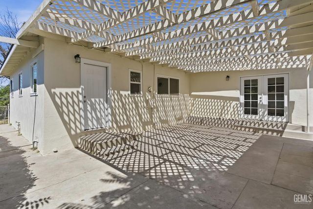 3017 River Boulevard, Bakersfield, CA 93305
