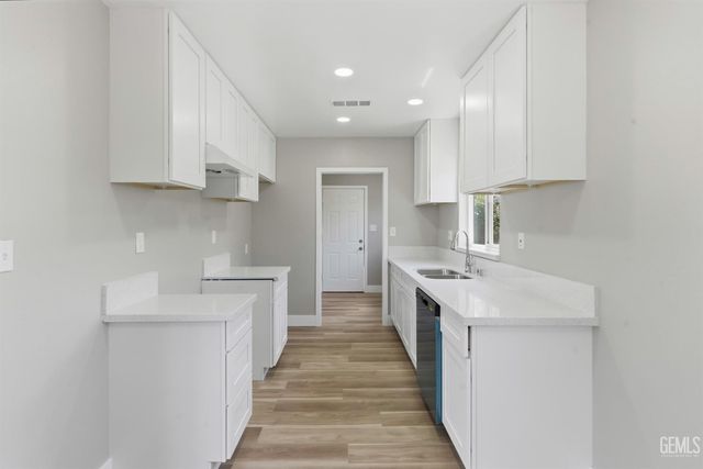 3017 River Boulevard, Bakersfield, CA 93305