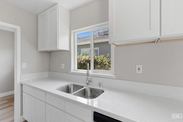 3017 River Boulevard, Bakersfield, CA 93305