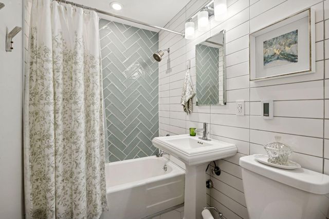 3221 Georgia Avenue S, Saint Louis Park, MN 55426