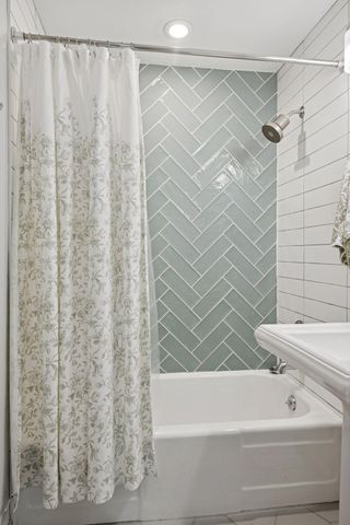 3221 Georgia Avenue S, Saint Louis Park, MN 55426