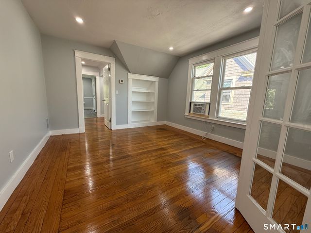 253 Willow Street FL 3, New Haven, CT 06511