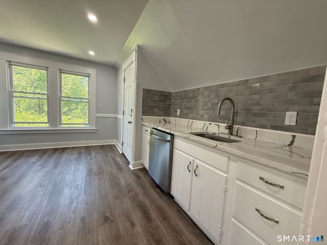 253 Willow Street FL 3, New Haven, CT 06511