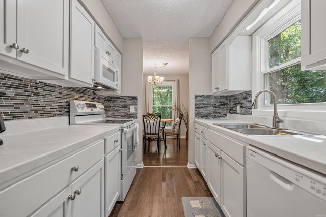 12 Segovia Dr, Hot Springs Village, AR 71909